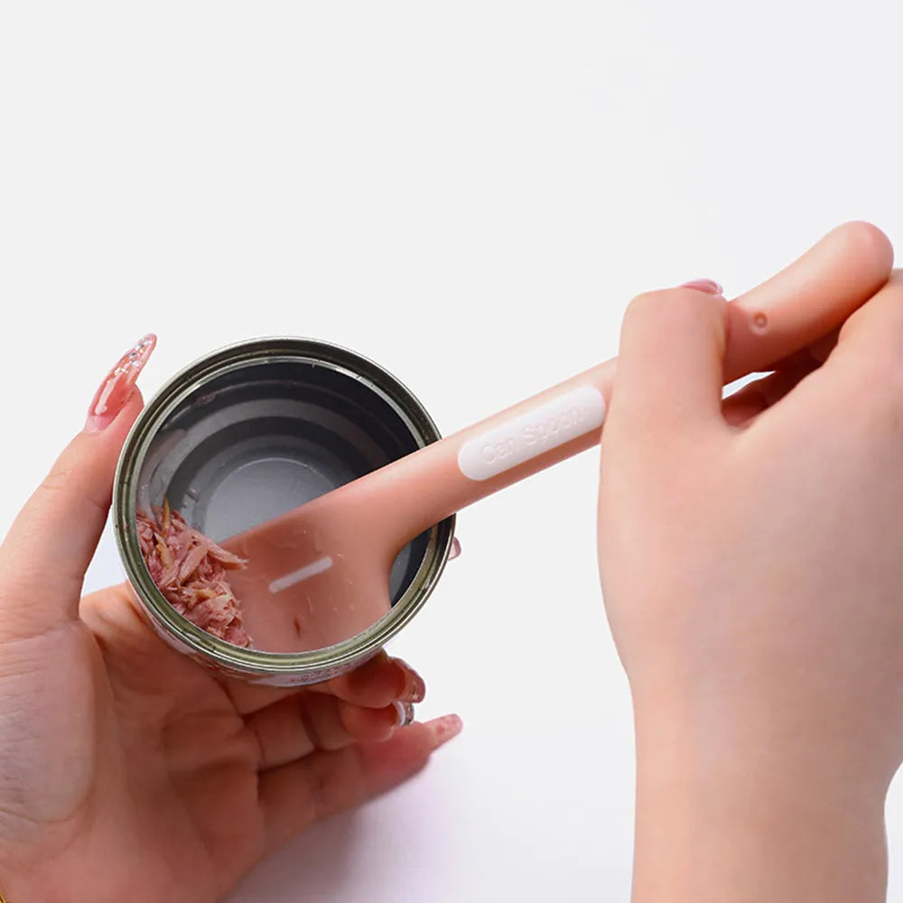 Long-handled pet feeding spoon for cats and dogs wet food with right-angle design