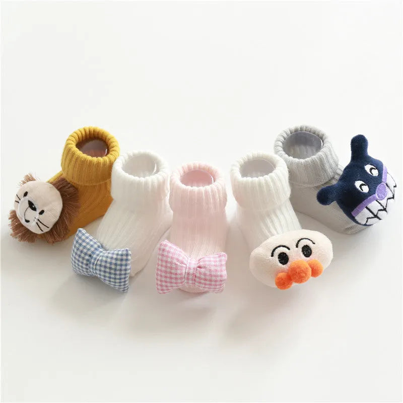 Cotton baby floor socks in various designs including blue bow and lion, showing sizes for infants 0-3 months