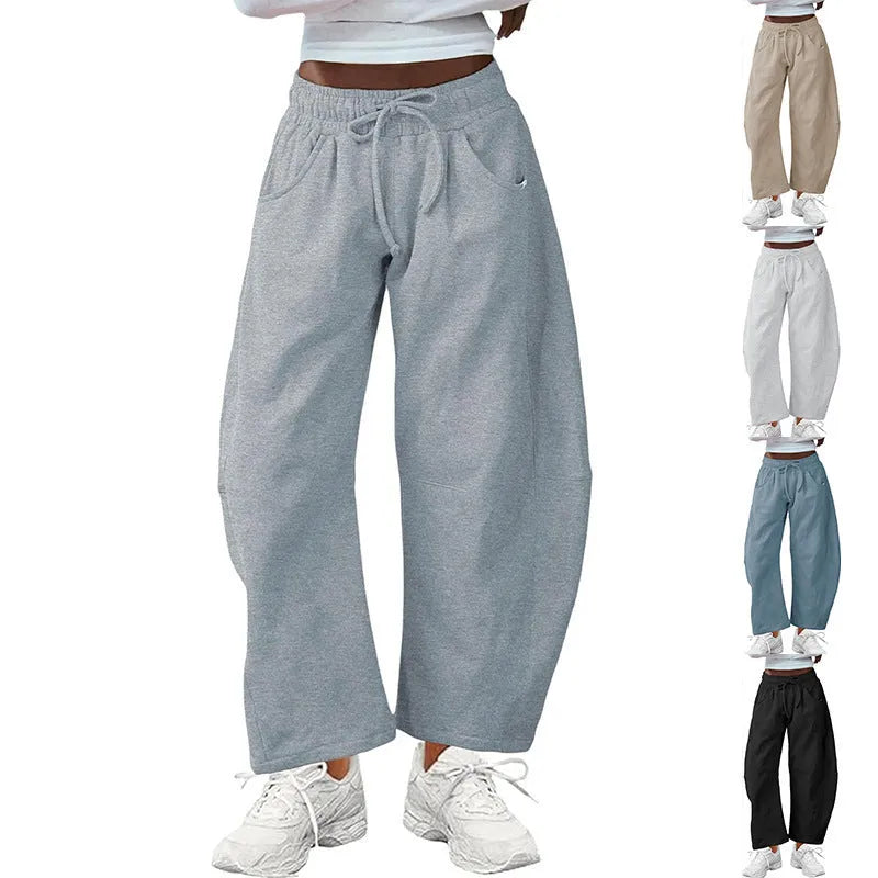 Loose cropped sports sweatpants with elastic waistband and drawstring in multiple colour options