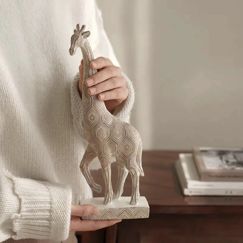 Wood colour synthetic resin giraffe sculpture ornament, 30.5 cm tall.