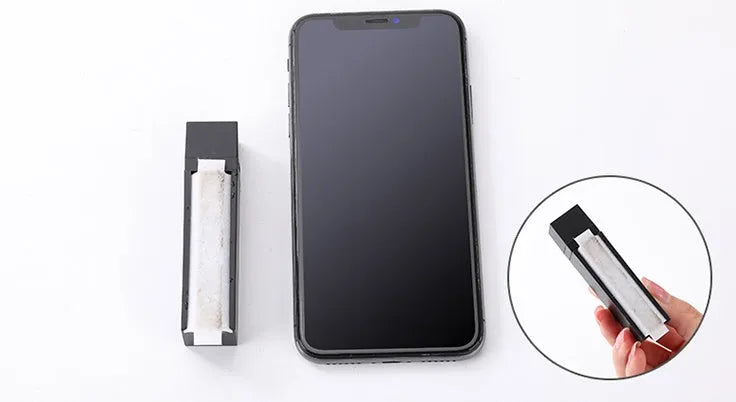 Black pack of 40 disposable screen cleaner wipes for mobile phones