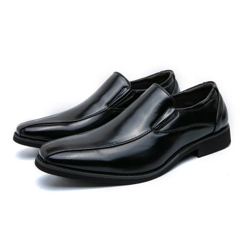 Men's black pointed patent leather casual shoes with a flat rubber sole and totem detail