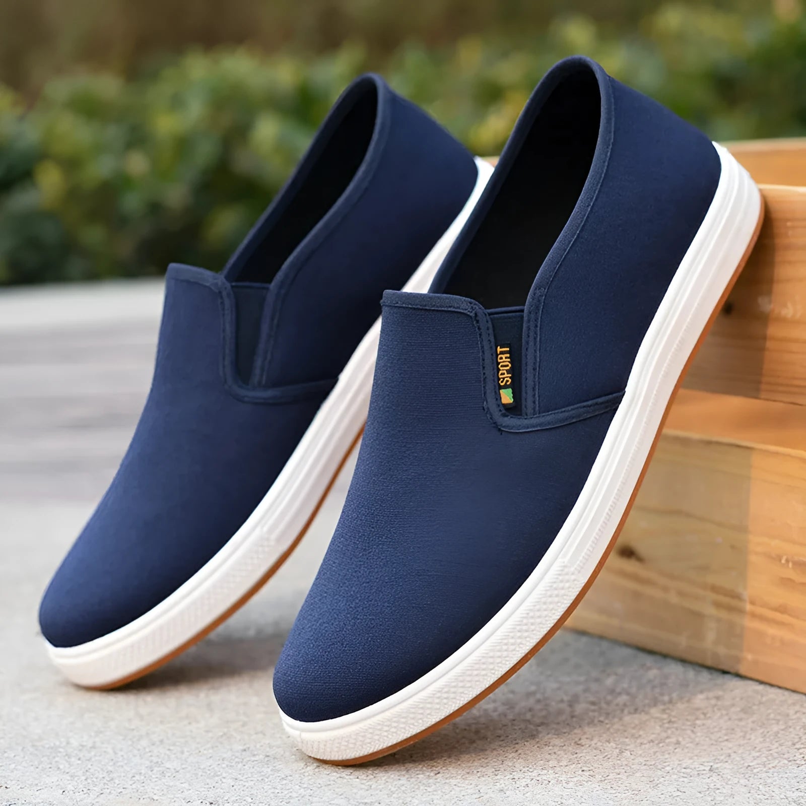 Men's black slip-on canvas cloth shoes with round toe and injection moulded sole
