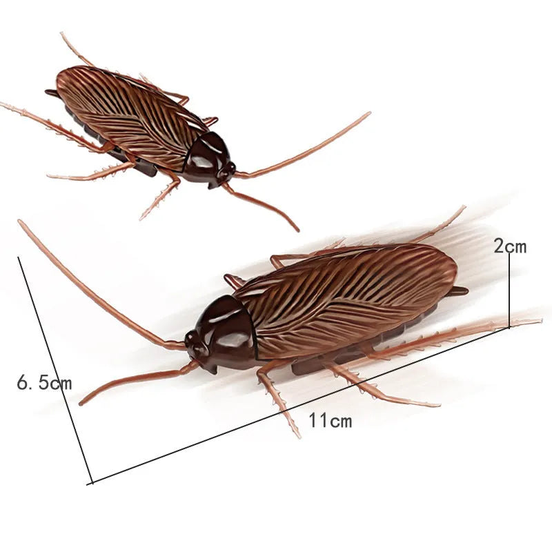 Electric vibrating walking insect simulation toy for cats and dogs in plastic cockroach, dragonfly, tarantula, or mouse styles.