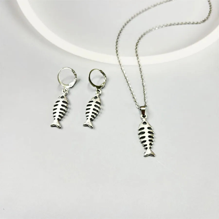 Retro fishbone-themed alloy necklace with adjustable O-chain and matching earrings.