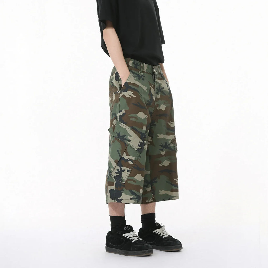 Men's camouflage pattern cotton trousers with wide leg loose fit and visible side stitching