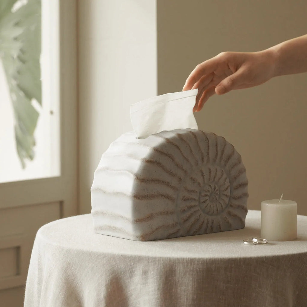 Conch ramble resin tissue box with sea shell design for home decoration