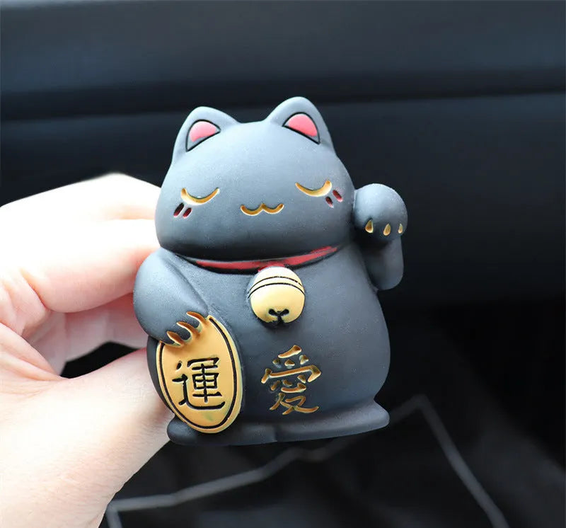 Black cat design resin car vent aromatherapy clip mounted on vehicle air conditioning louvre