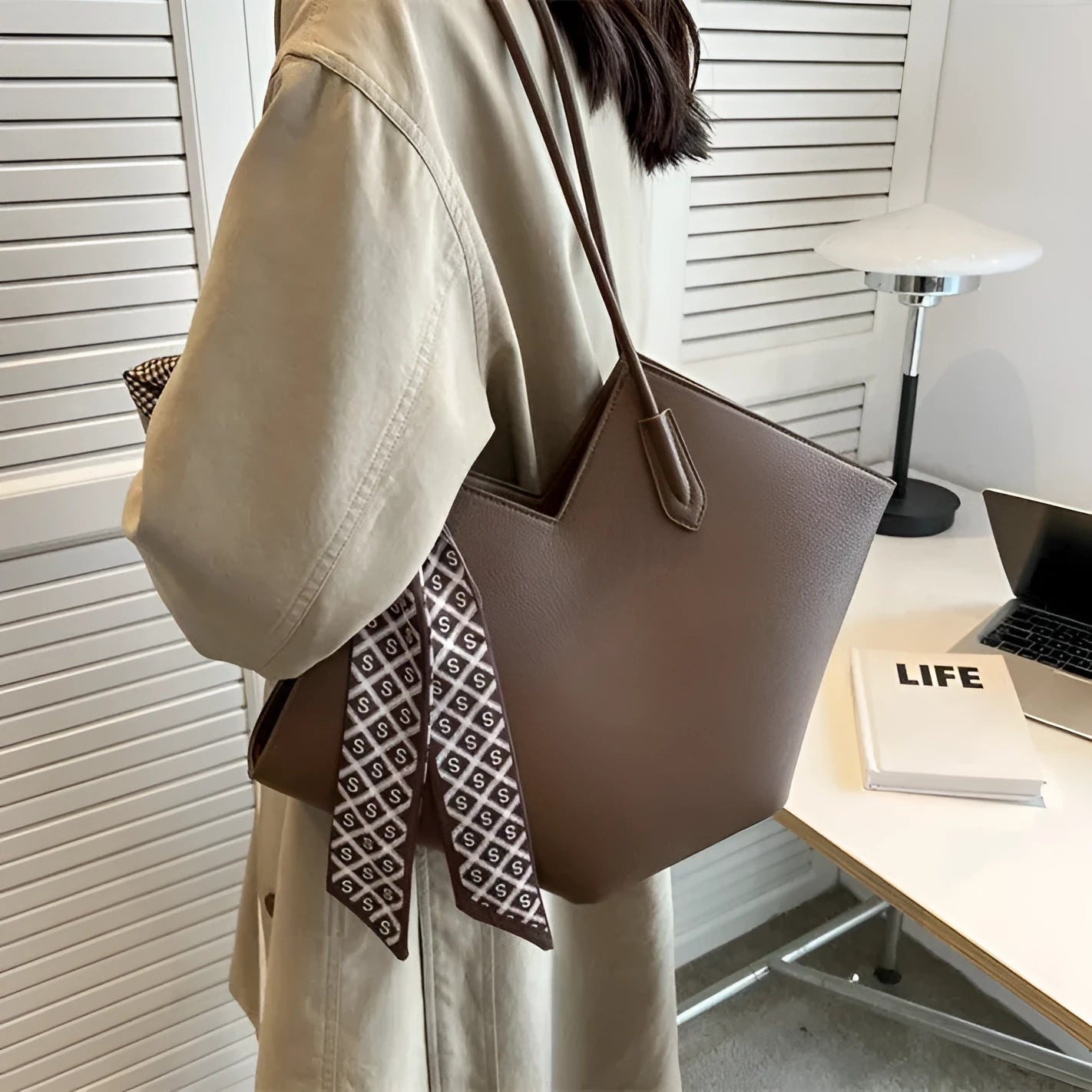 Women's large capacity PU shoulder bag in horizontal square shape showing eight colour options