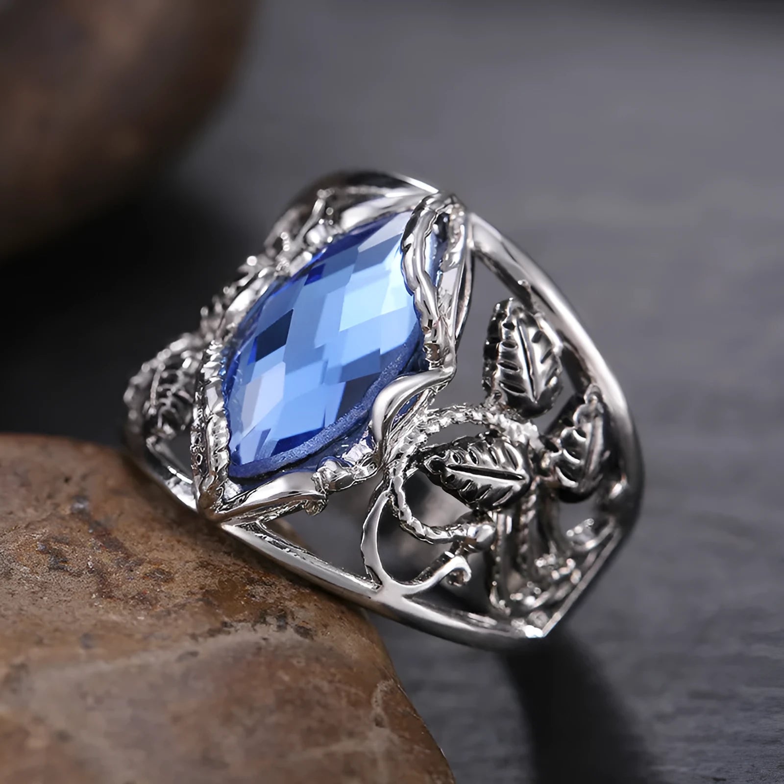 Blue crystal horse eye-shaped geometric women's ring on alloy band