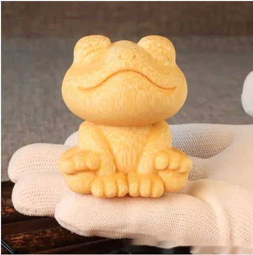 Solid bamboo smiling frog carving ornament measuring 5cm height for decorative gifts