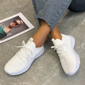 Women's low-top running shoes in creamy white with Flyknit mesh upper and a detailed English muffin heel.