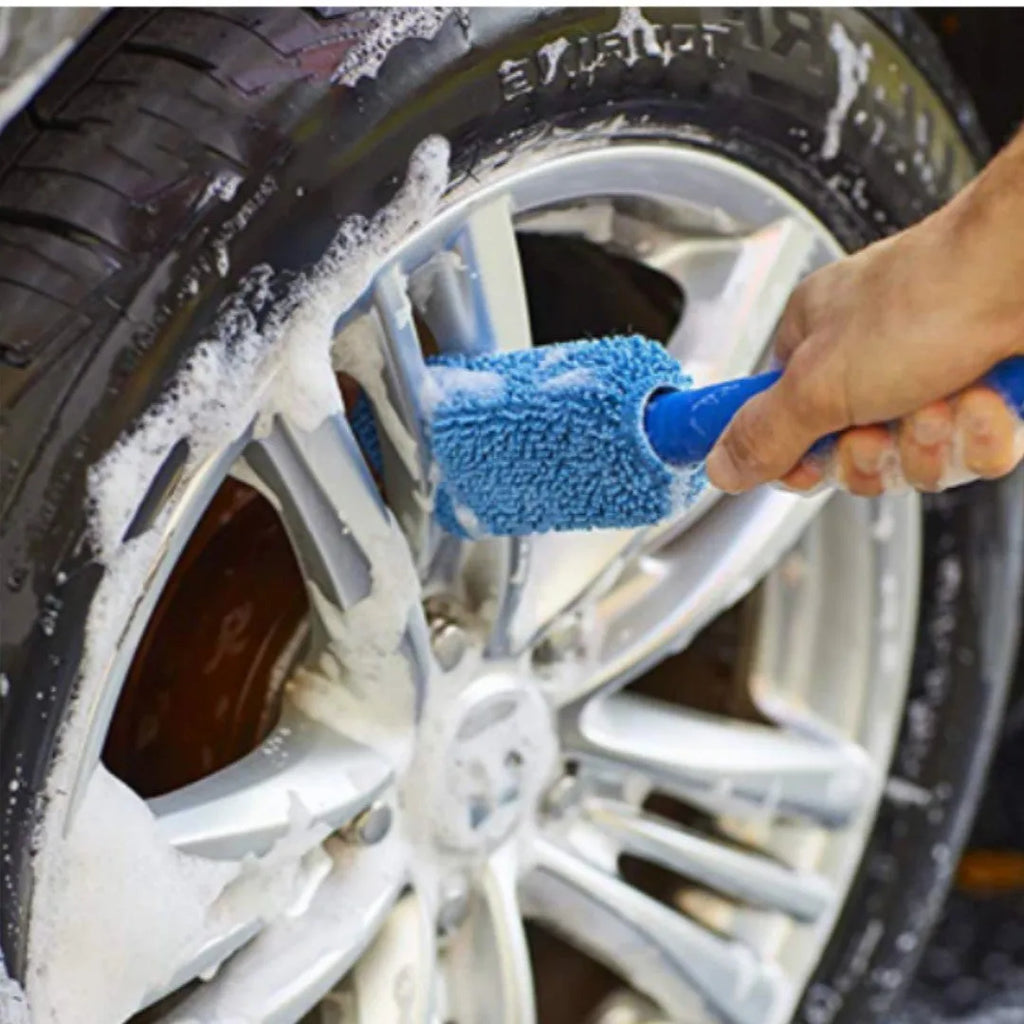 Microfiber car tyre brush with long 29cm handle in blue or grey colour