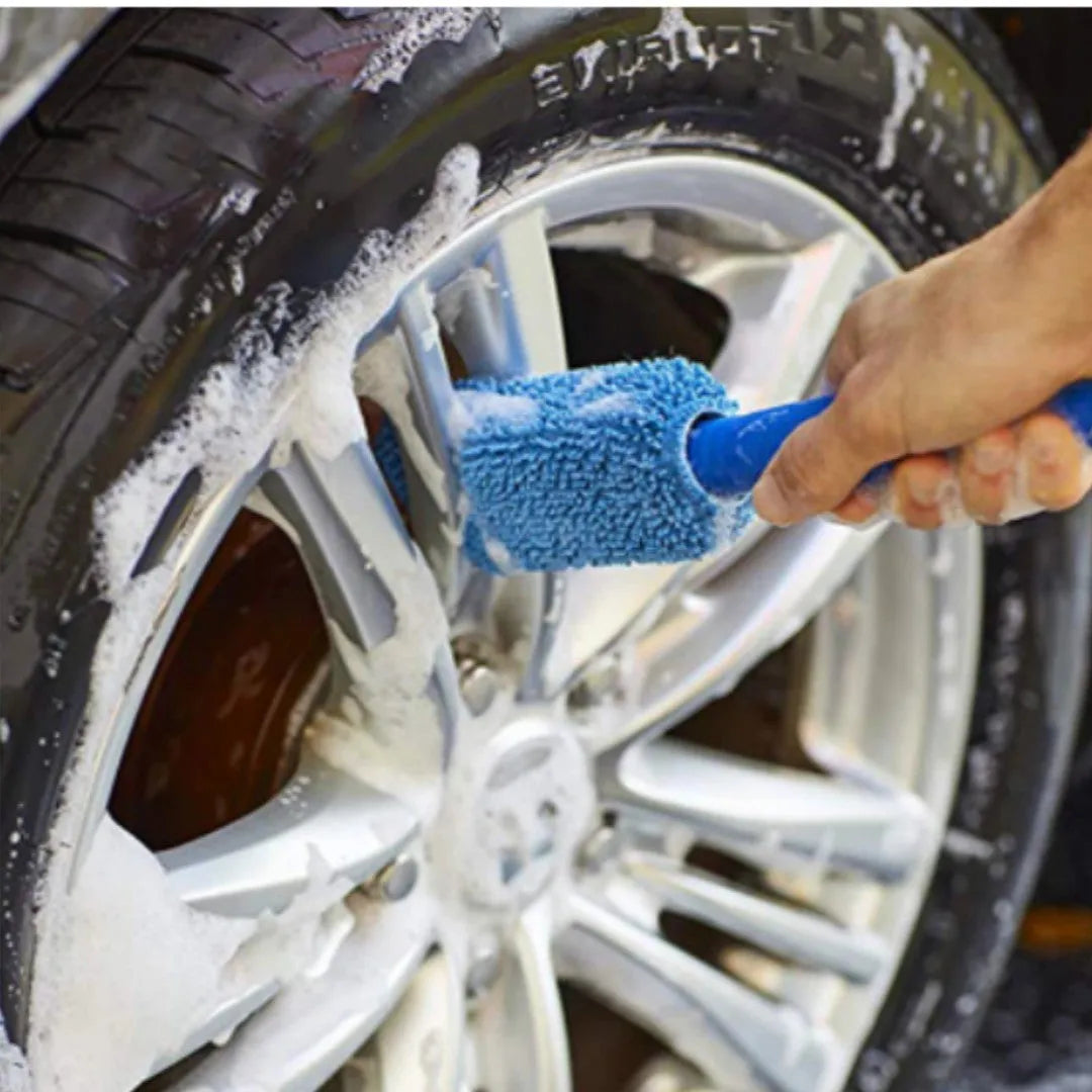Microfiber car tyre brush with long 29cm handle in blue or grey colour
