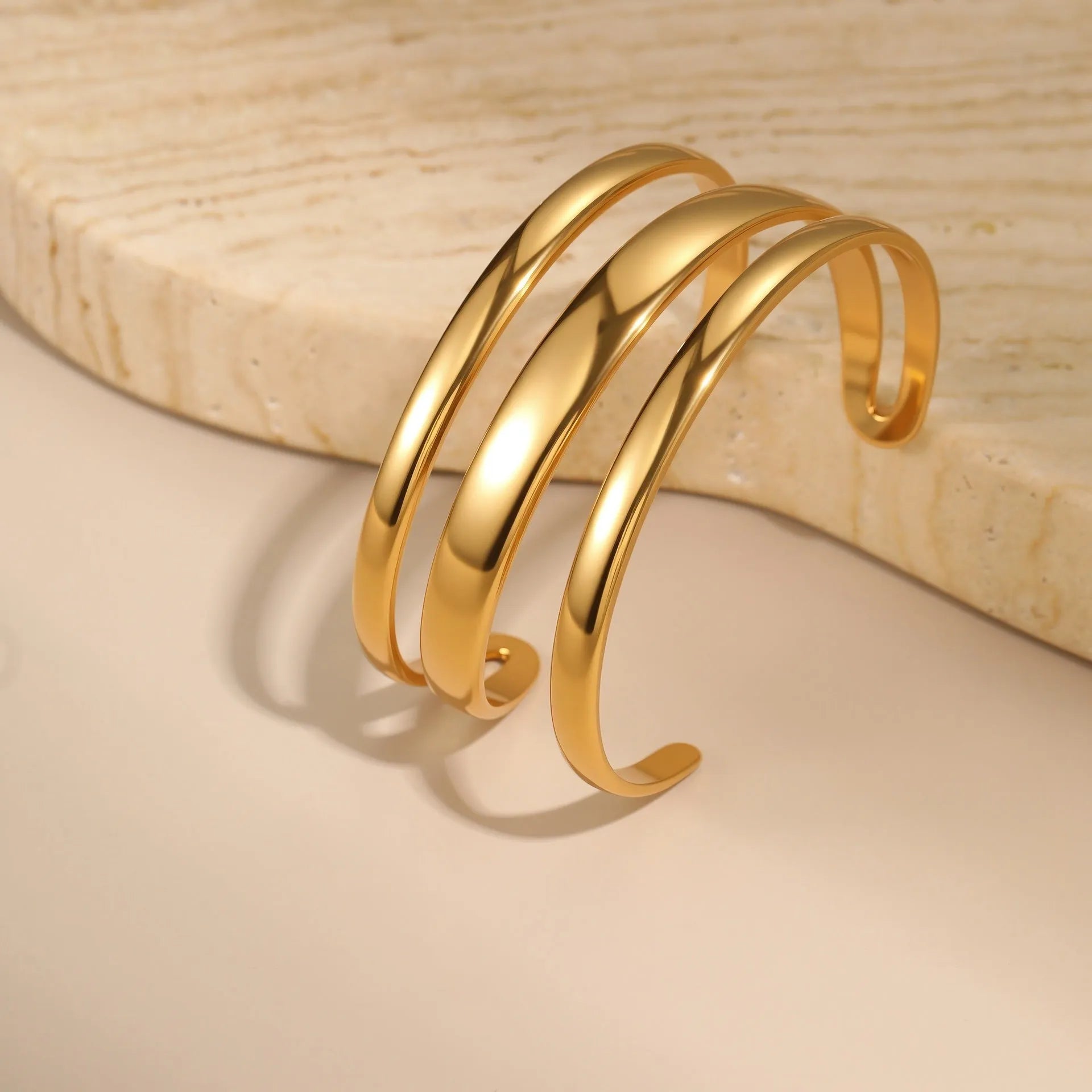 Stainless steel bracelet with simple opening clasp in geometric line design for women