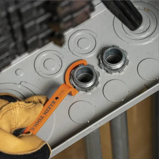 Crescent magnetic suction catheter locking wrench three-piece set showing orange, grey, and black wrenches.