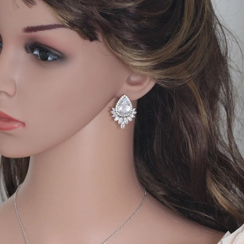 Bridal jewellery set with matching necklace, earrings and bracelet in blue, red or white colours