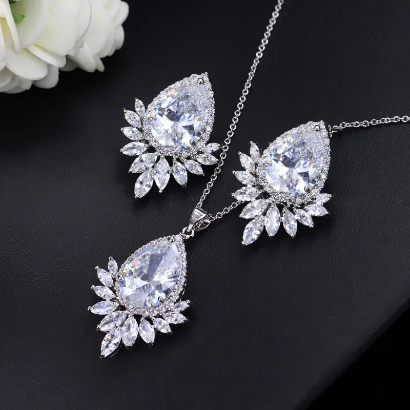 Bridal jewellery set with matching necklace, earrings and bracelet in blue, red or white colours