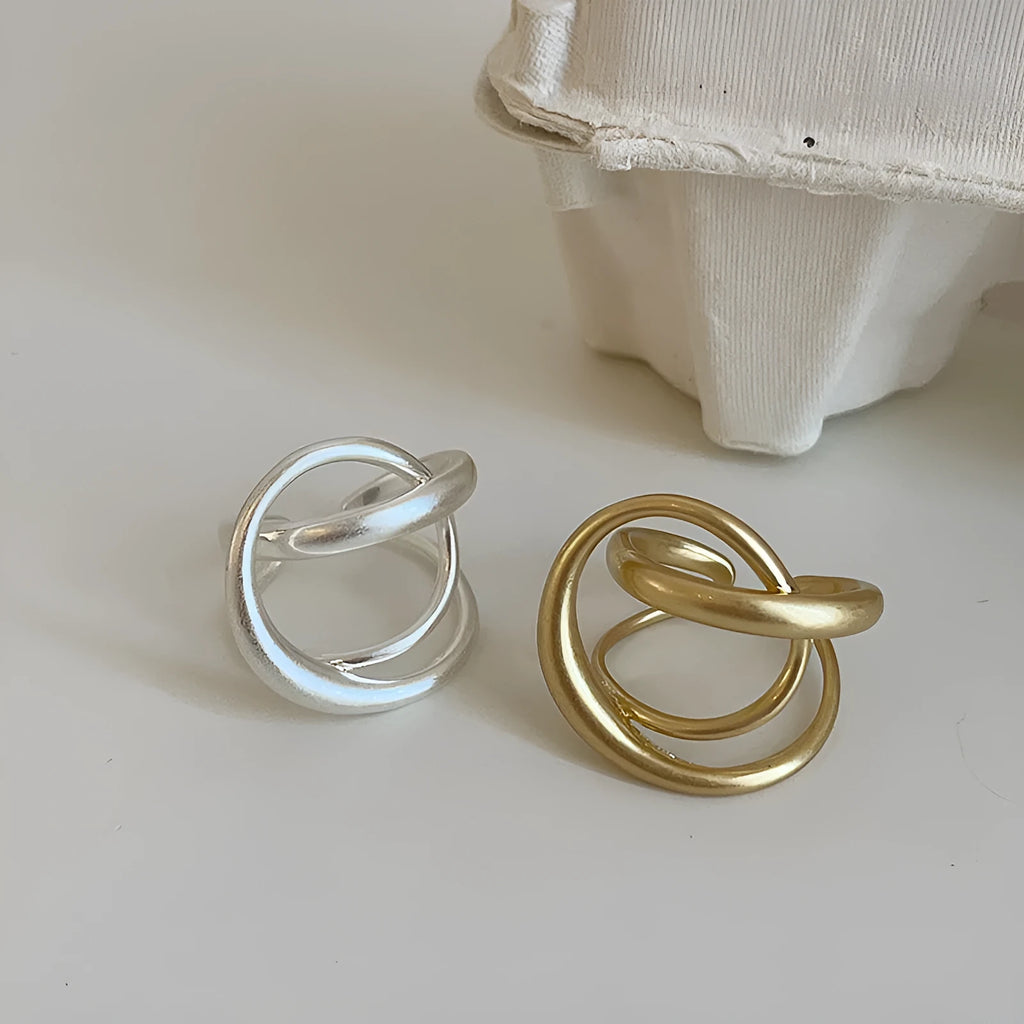 Three-dimensional interlaced matte metal open ring for women in gold or silver electroplated finish with geometric shape