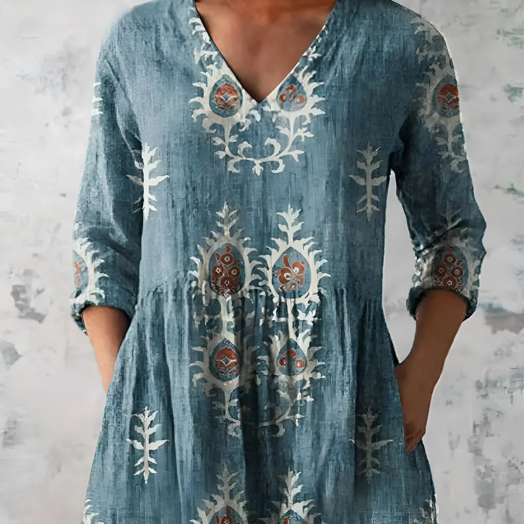 Women's printed loose dress with wave pattern, 3/4 sleeves, and wide waist design