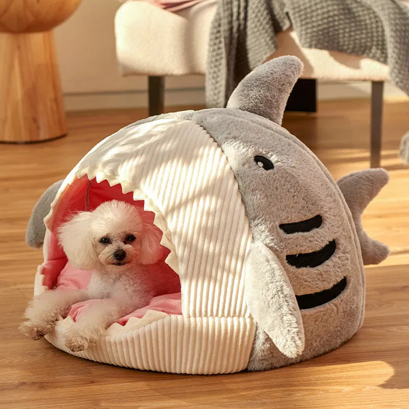 Shark-shaped semi-closed cat and dog kennel in rabbit hair fabric with beige stripe and PP cotton fill