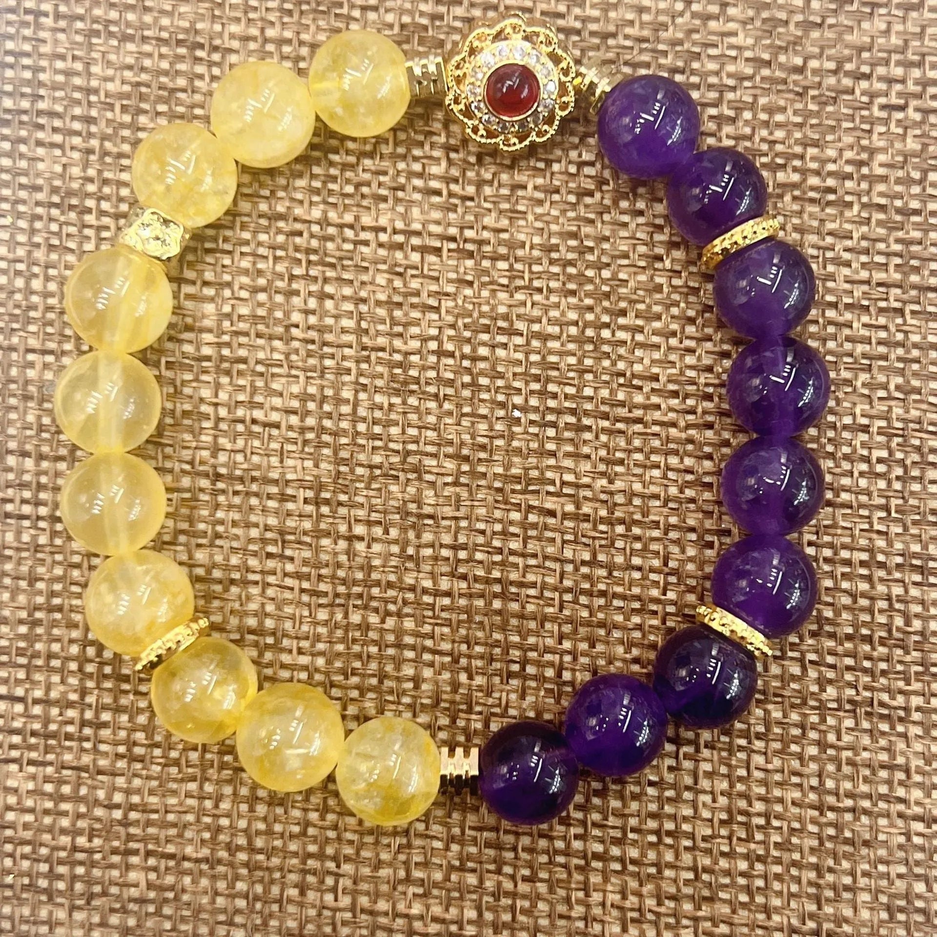 Handmade women's yellow and purple crystal amethyst bracelet with manual craftsmanship