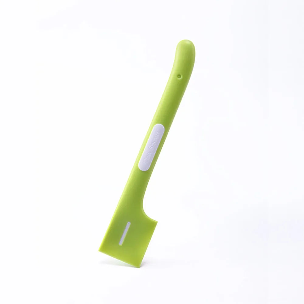 Long-handled pet feeding spoon for cats and dogs wet food with right-angle design