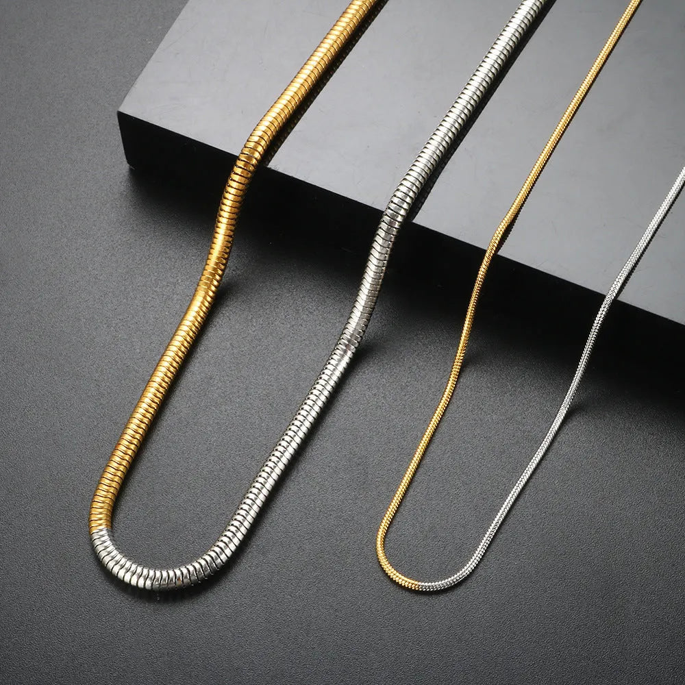 Women's cold golden 3mm thick snake bones chain necklace with geometric design for hip-hop fashion
