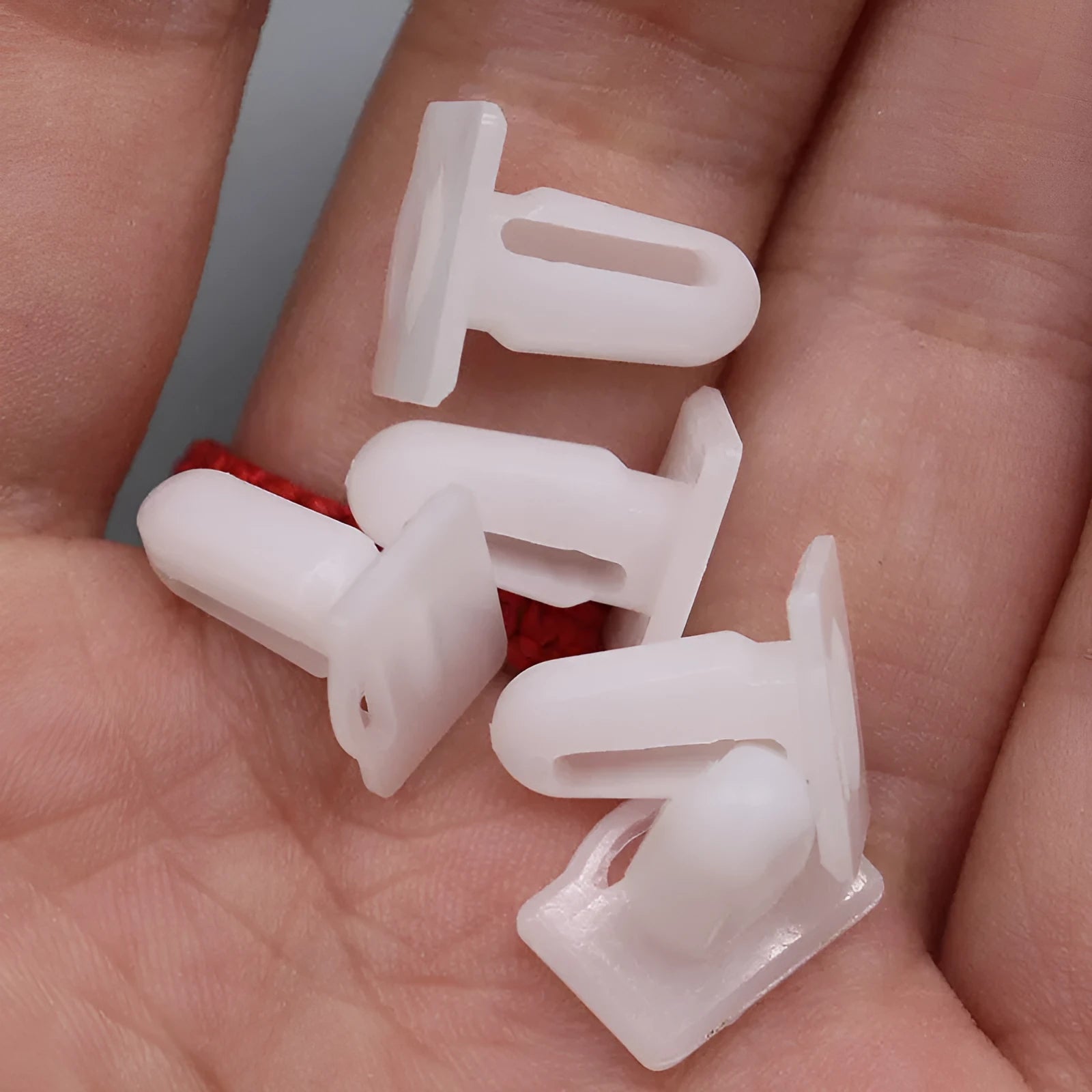 Black PA66 plastic automobile trim clips and fasteners, pack of 60 pieces, style D318.