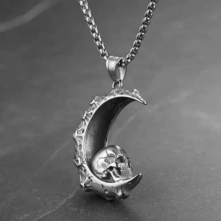 Men's silver skull necklace with stainless steel chain and alloy pendant in sports style