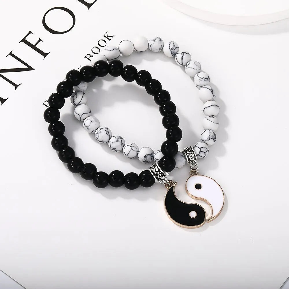 Alloy geometric eight-diagram bracelet with electroplated finish in four colour options