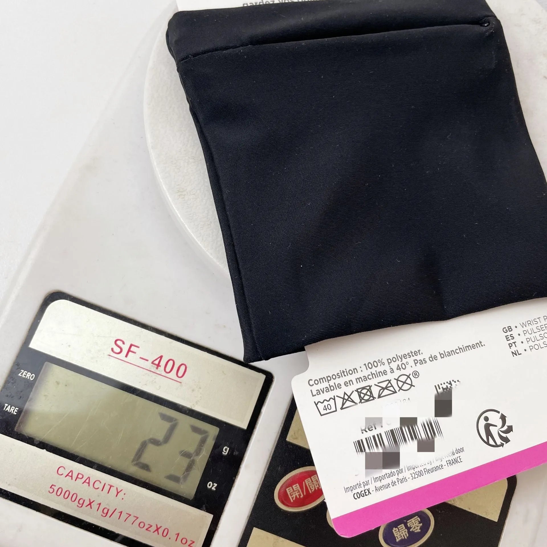 Compact 10x10.5cm wrist bag armband sleeve for mobile phones, shown with cardboard packaging for camping and fitness use.