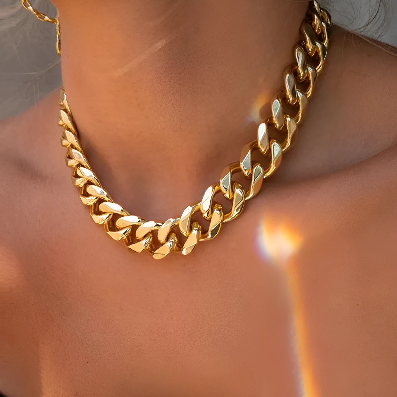 Gold tone women's thick chain necklace with 32cm length and simple solid colour design