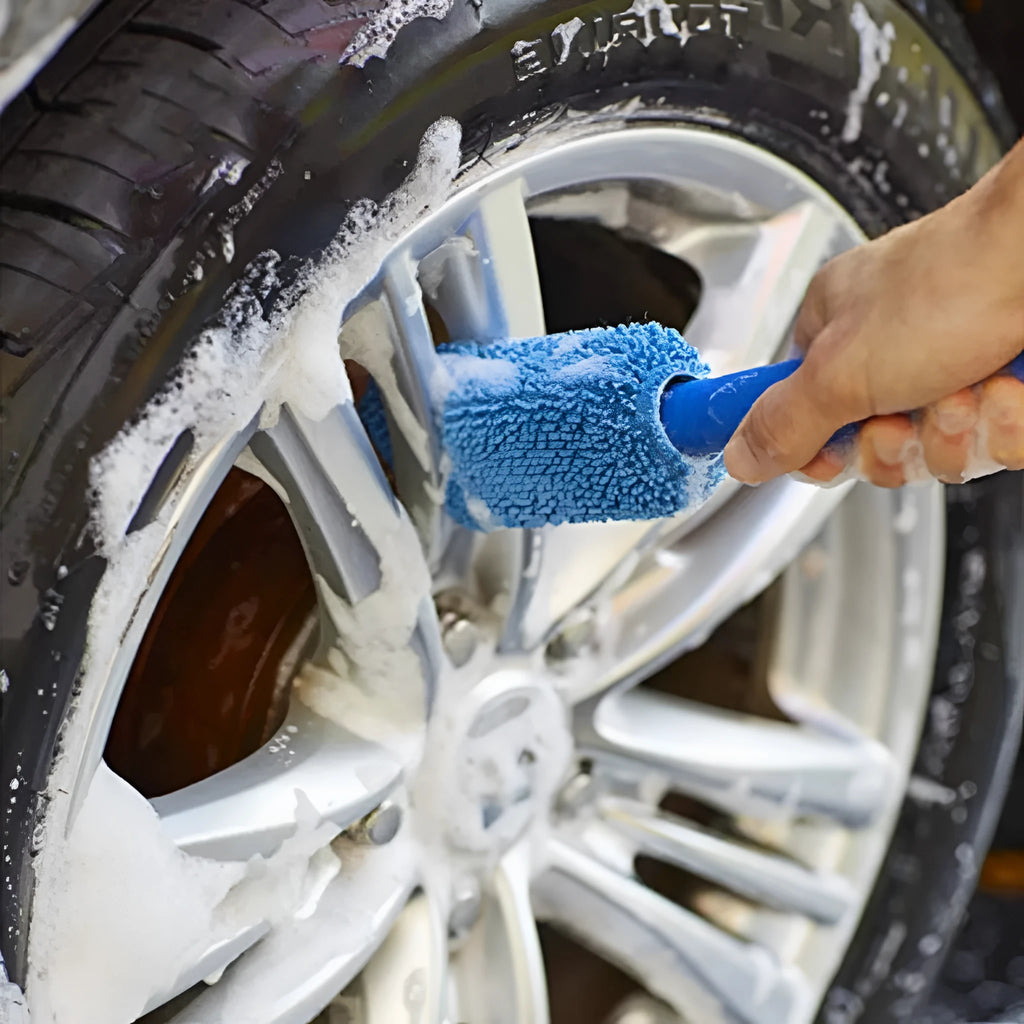 Microfiber car tyre brush with long 29cm handle in blue or grey colour