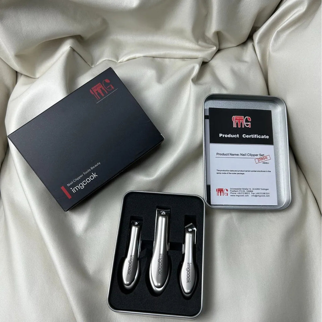 Three-piece anti-splash nail clipper set in black alloy and stainless steel for daily nail care