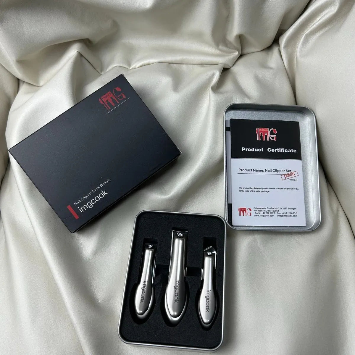 Three-piece anti-splash nail clipper set in black alloy and stainless steel for daily nail care