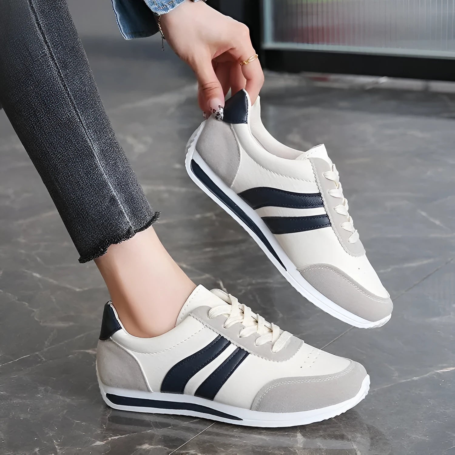 Low-top lace-up running sneakers in blue with mesh upper and rubber sole