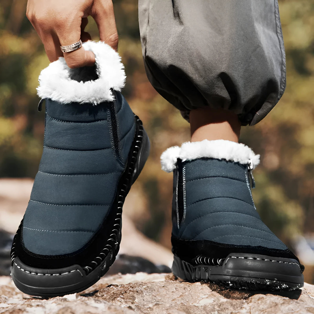 Men's plus size snow boots in black with round toe and flat heel design