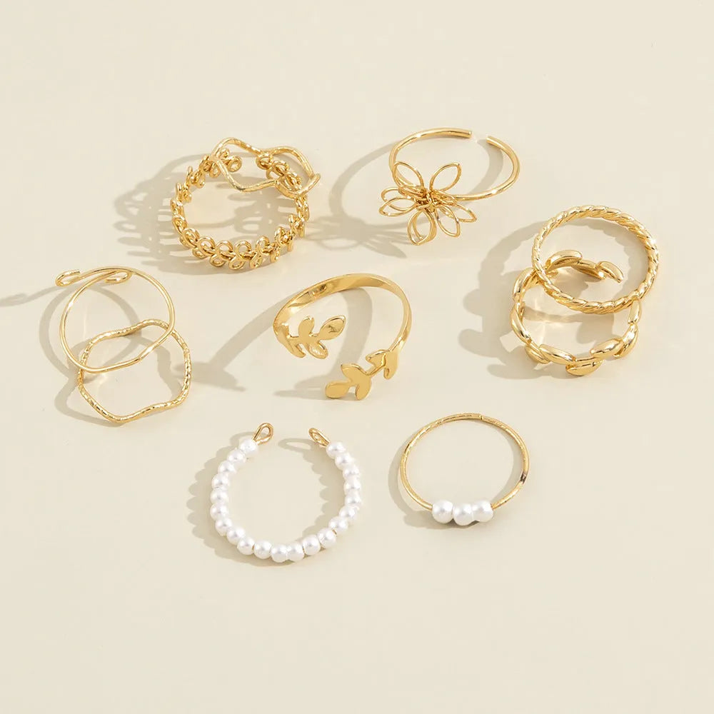 Openwork floral pattern ring set in glossy gold colour with alloy construction