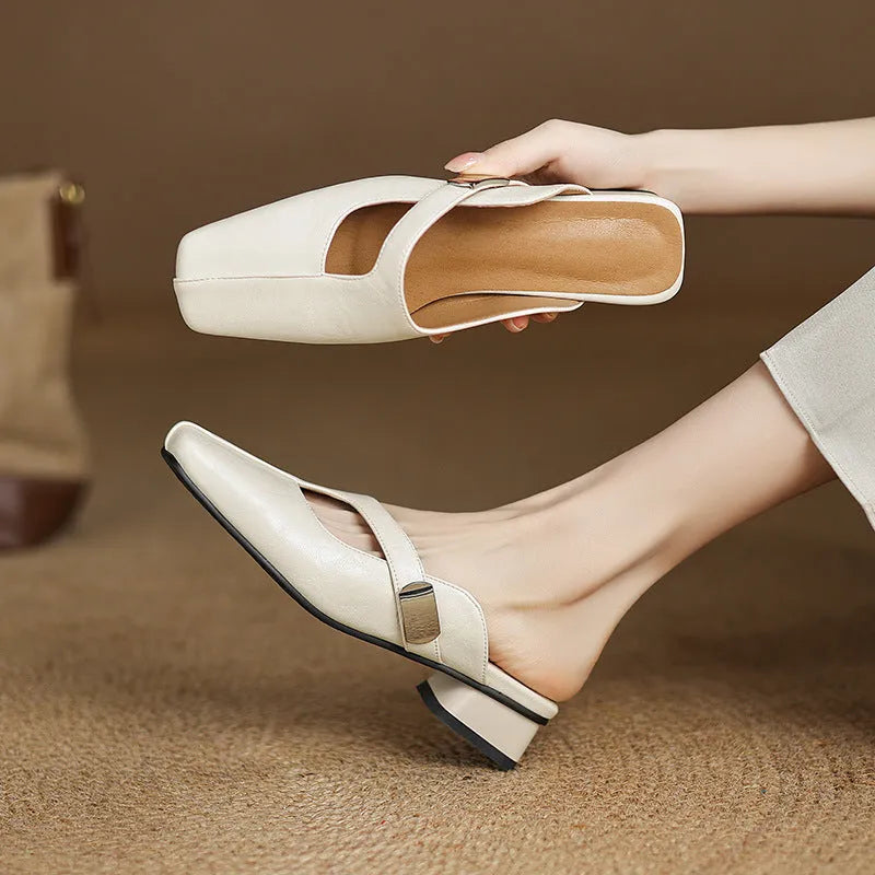 Casual low-heel slippers with square toe, artificial PU upper, and rubber sole in neutral colour