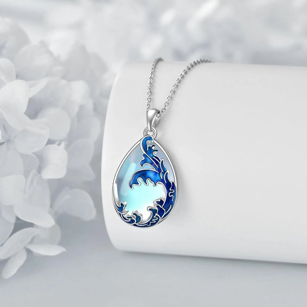 Blue heart-shaped moonstone pendant on alloy women's necklace