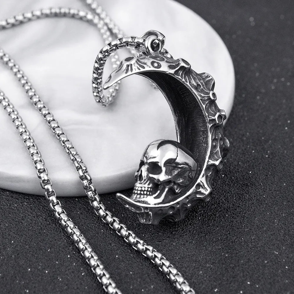 Men's silver skull necklace with stainless steel chain and alloy pendant in sports style