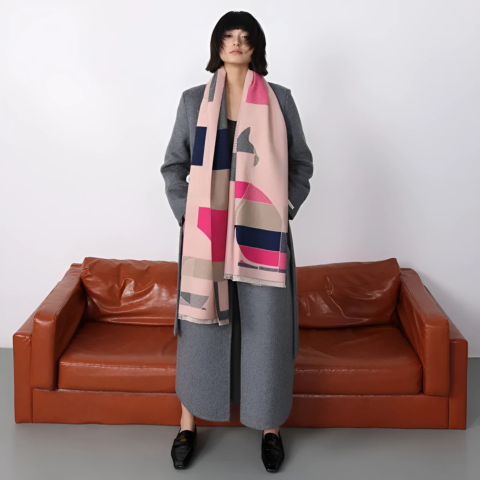 Imitation cashmere polyester scarf in beige colour, showing its 185x65cm size and texture.