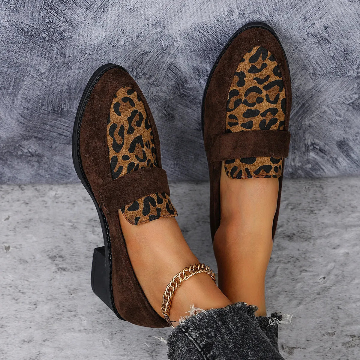 Leopard print suede slip-on pumps with chunky mid-heel and pointed toe in pink colour