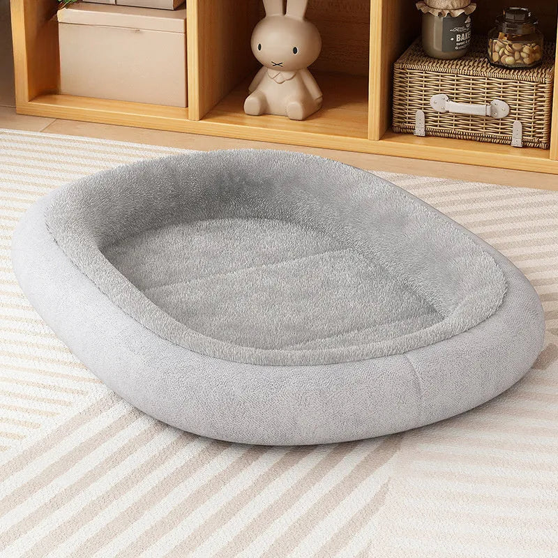A thickened grey dog kennel for a small dog, shown alongside green and pink colour options.