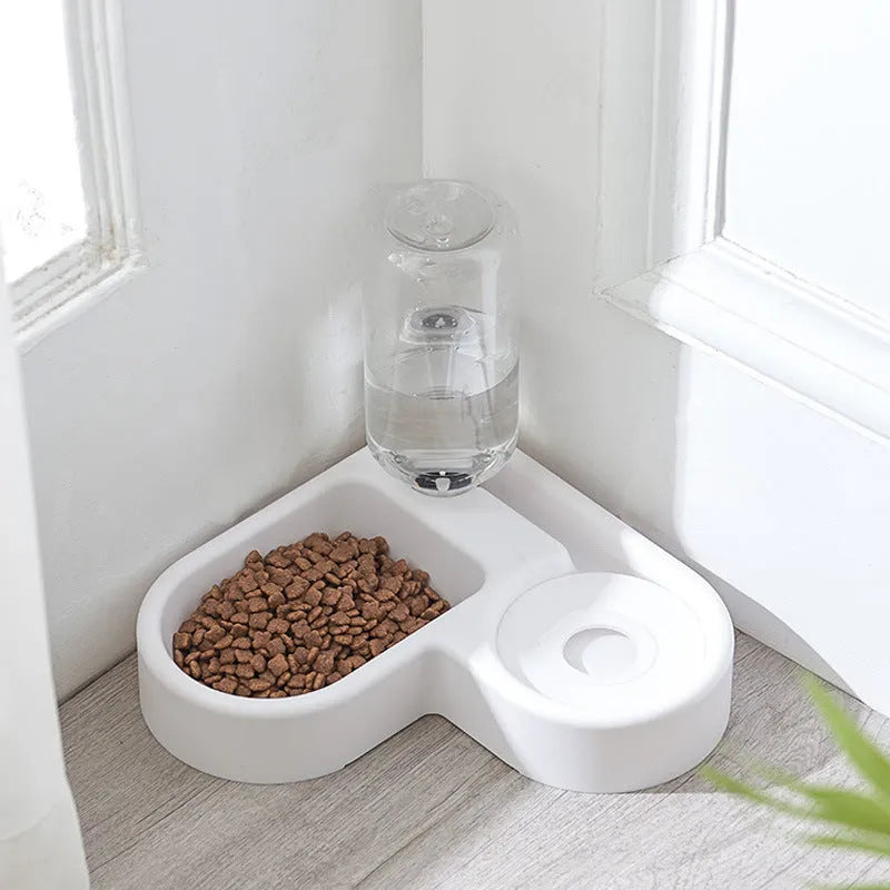 White cat water fountain with food-grade 4.5L capacity and quiet indoor pump