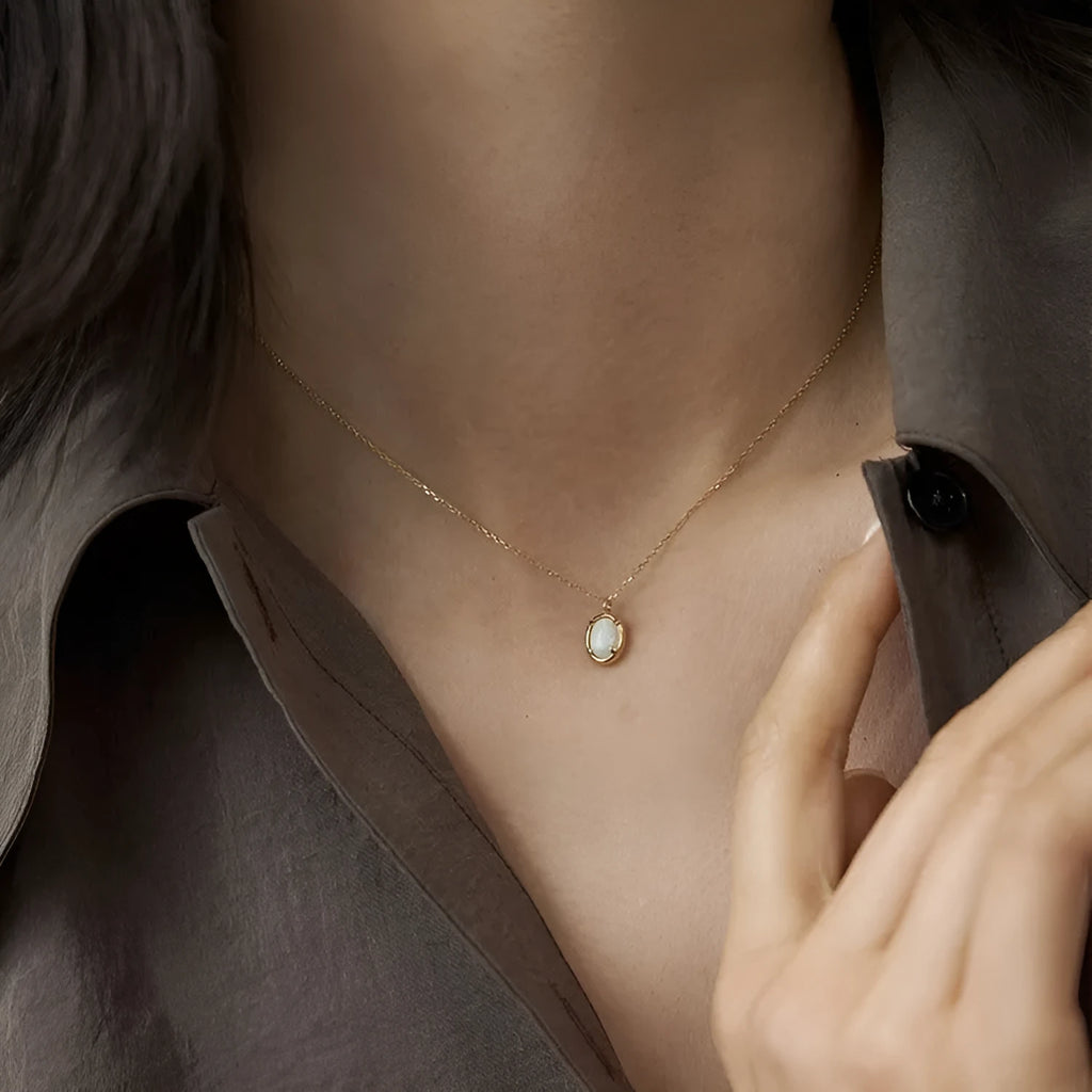 Geometric oval pendant necklace with jelly opal in 925 silver with gold finish