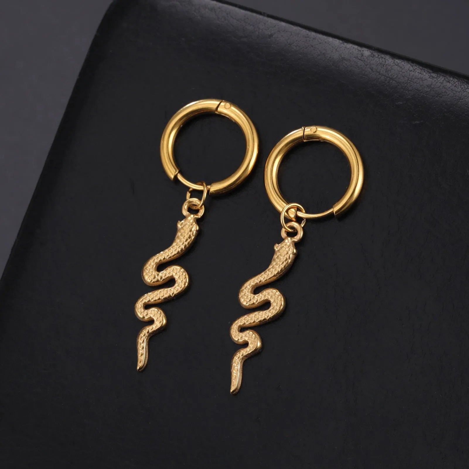 Vintage snake-shaped gold-plated stainless steel clip earrings with animal modelling