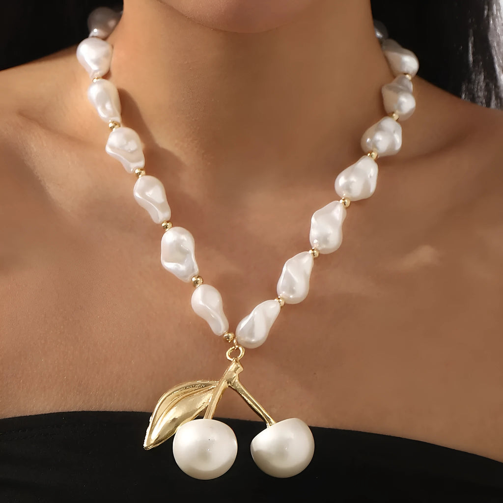 Adjustable women's necklace with cherry fruit pendant and pearl-style chain in gold or white K
