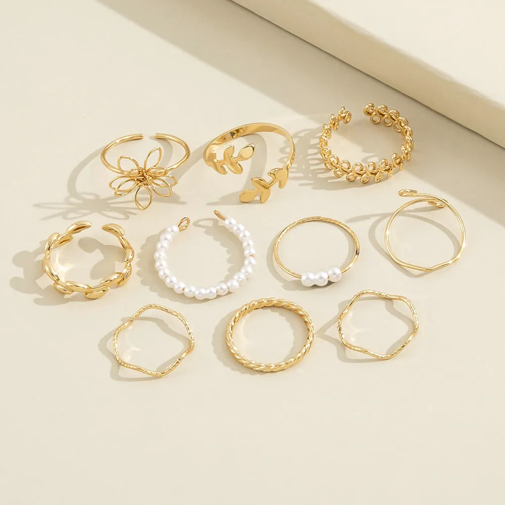 Openwork floral pattern ring set in glossy gold colour with alloy construction